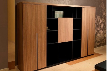 Шкаф для руководителя из МДФ в шпоне